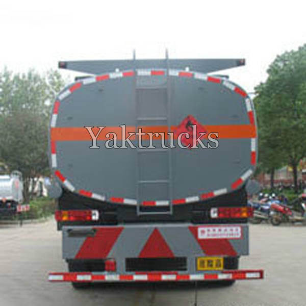 Sinotruk HOWO 336Horsepower 8X4 Vehicle type chemical liquid transport vehicle